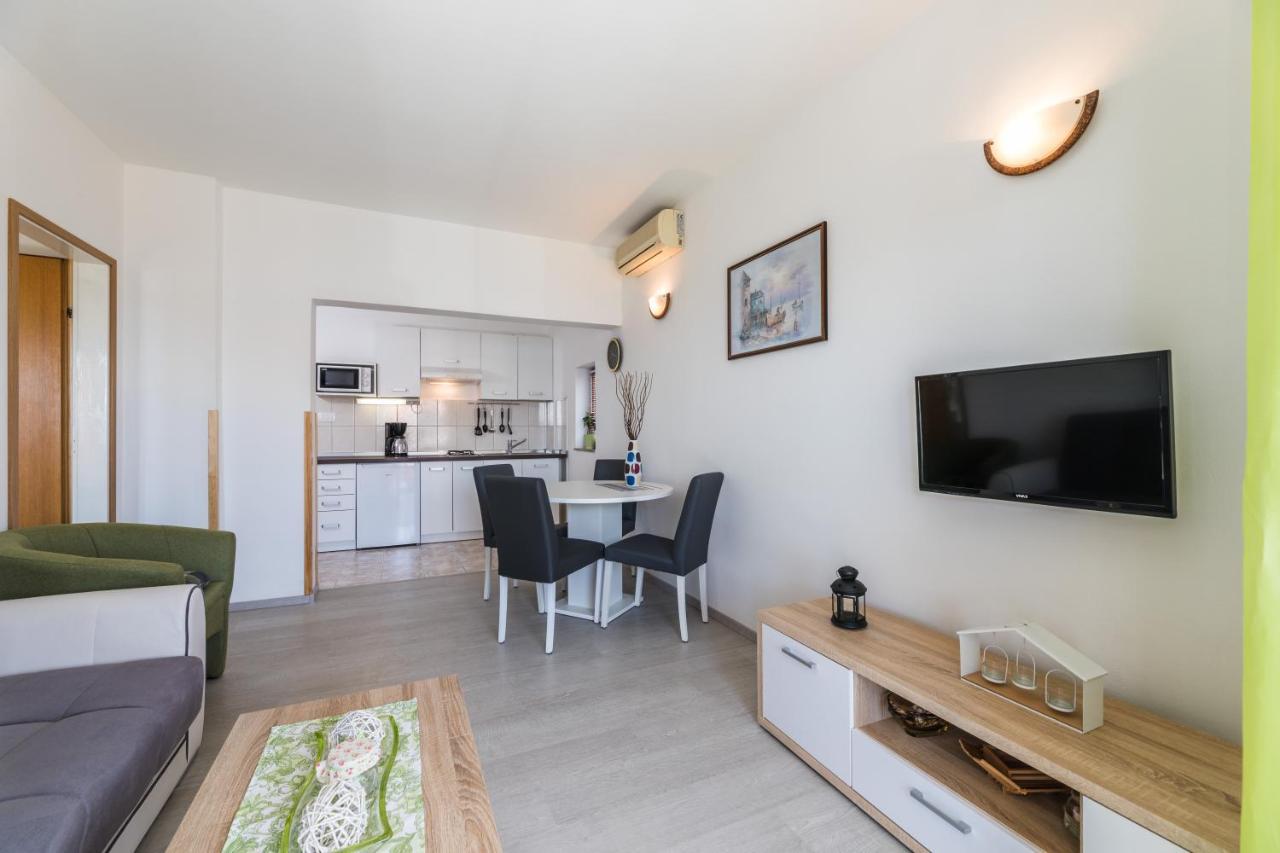 Apartments Mikanovic Crikvenica Eksteriør bilde
