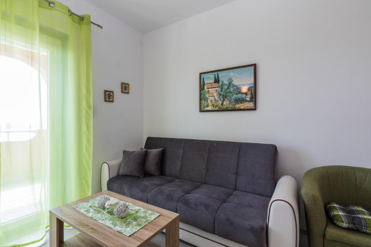Apartments Mikanovic Crikvenica Eksteriør bilde