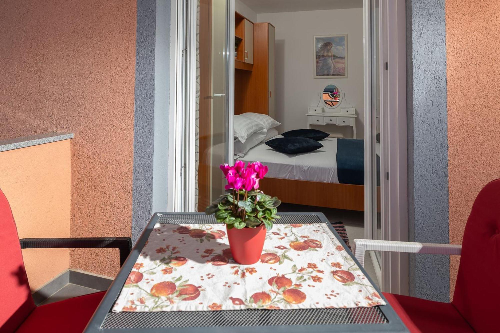 Apartments Mikanovic Crikvenica Eksteriør bilde