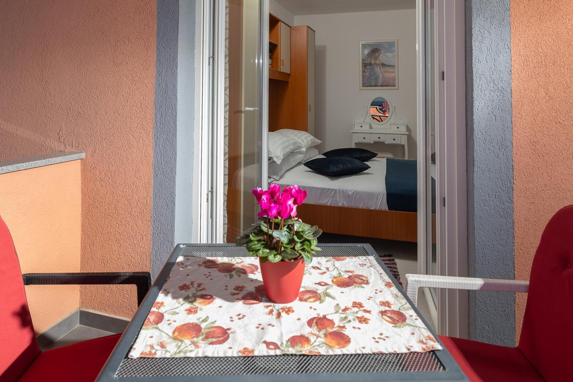 Apartments Mikanovic Crikvenica Eksteriør bilde